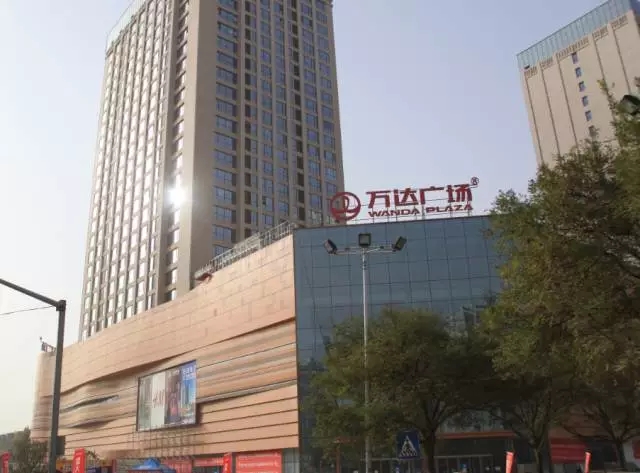 便捷生活 1分钟到楼下珠泉美食广场饕餮美食 2分钟去万达广场感知时尚
